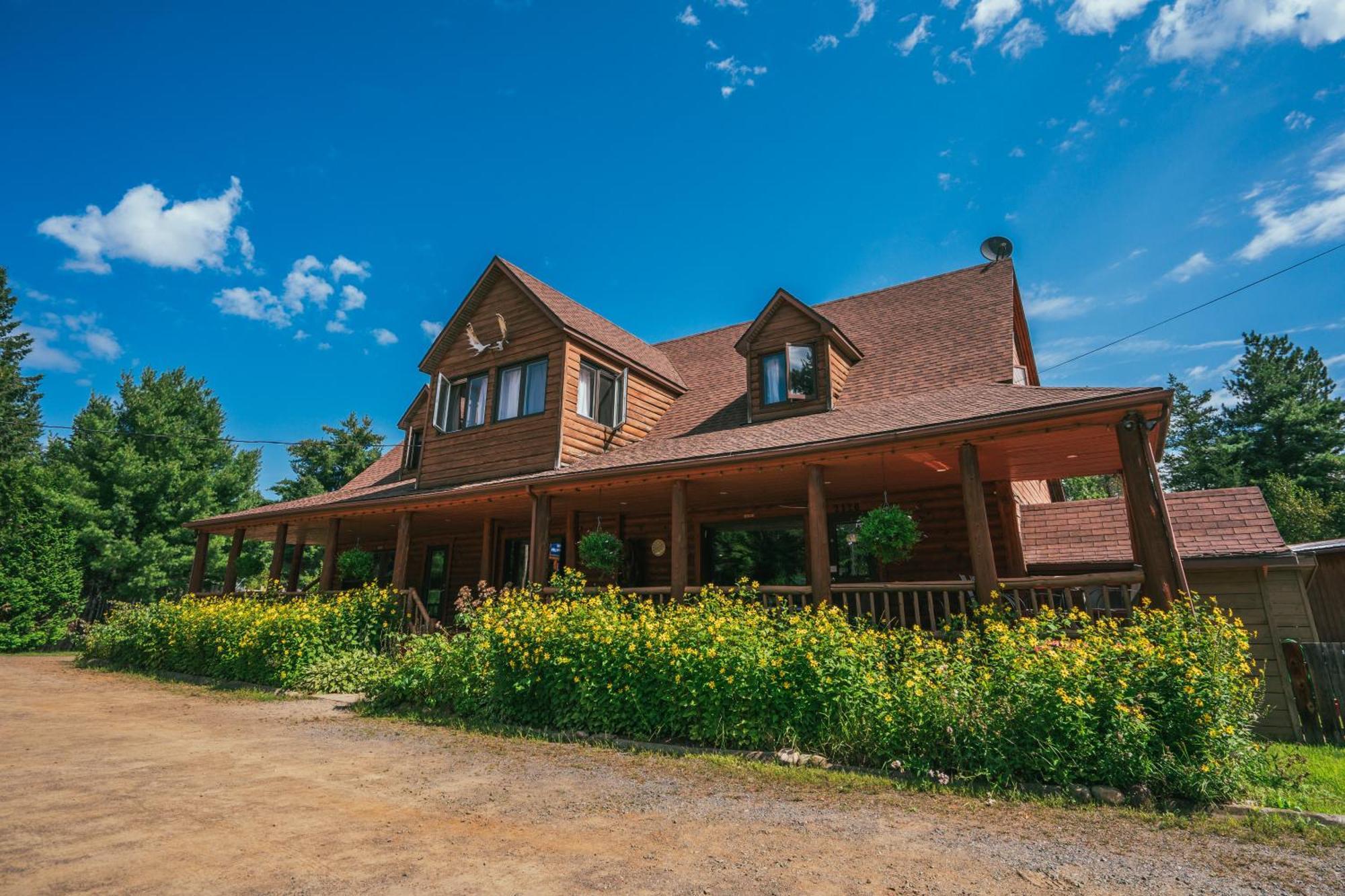 L'Auberge Refuge Du Trappeur Saint Mathieu Du Parc Luaran gambar