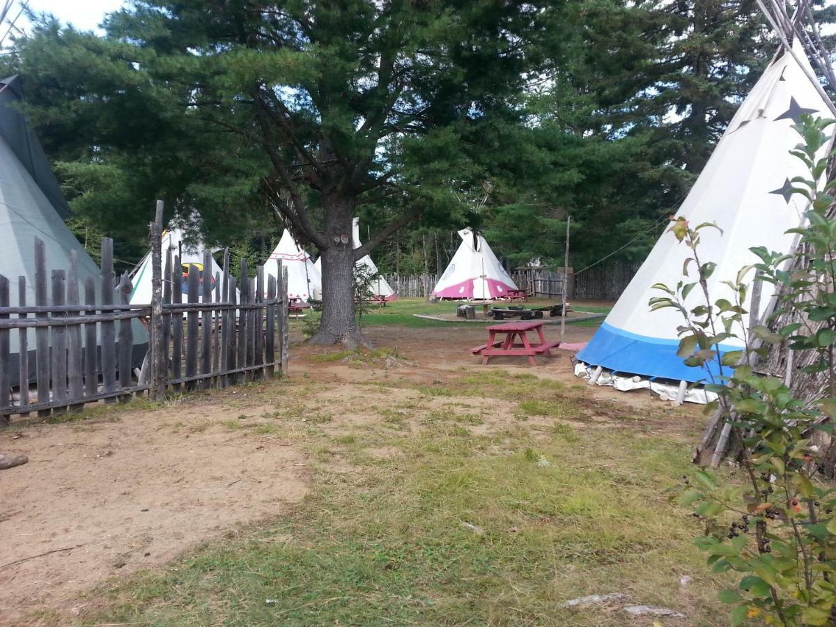 L'Auberge Refuge Du Trappeur Saint Mathieu Du Parc Luaran gambar