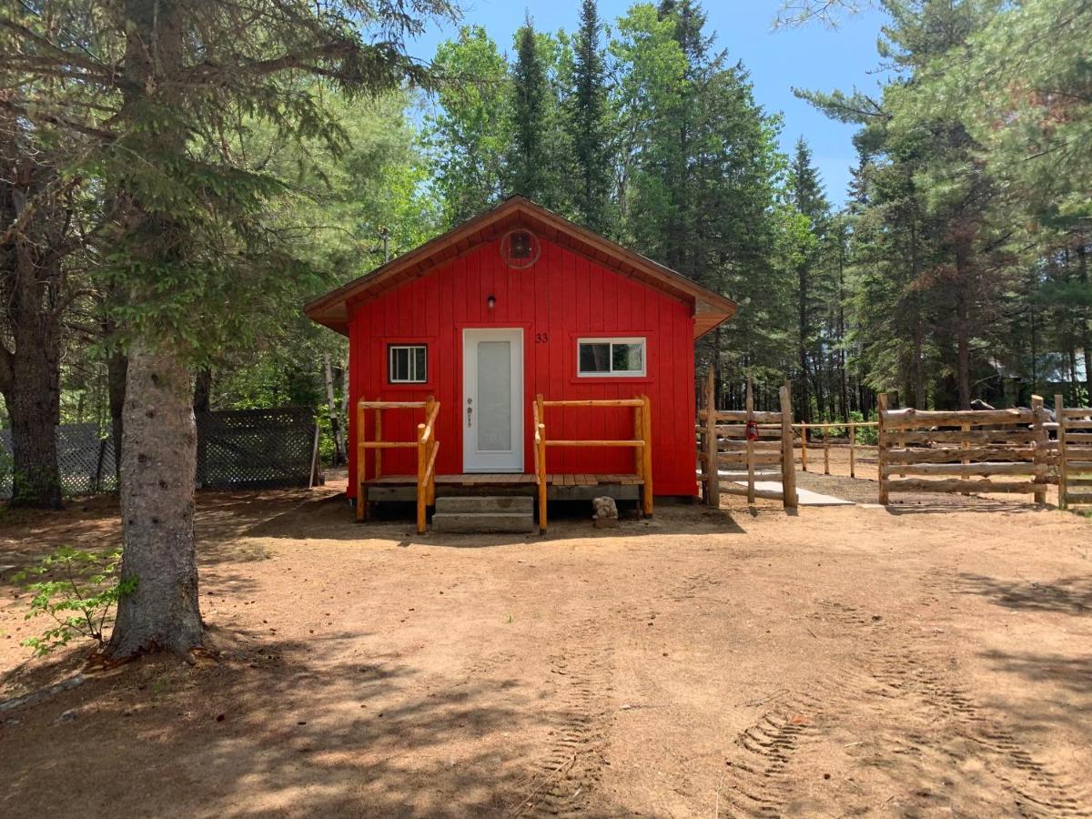 L'Auberge Refuge Du Trappeur Saint Mathieu Du Parc Luaran gambar